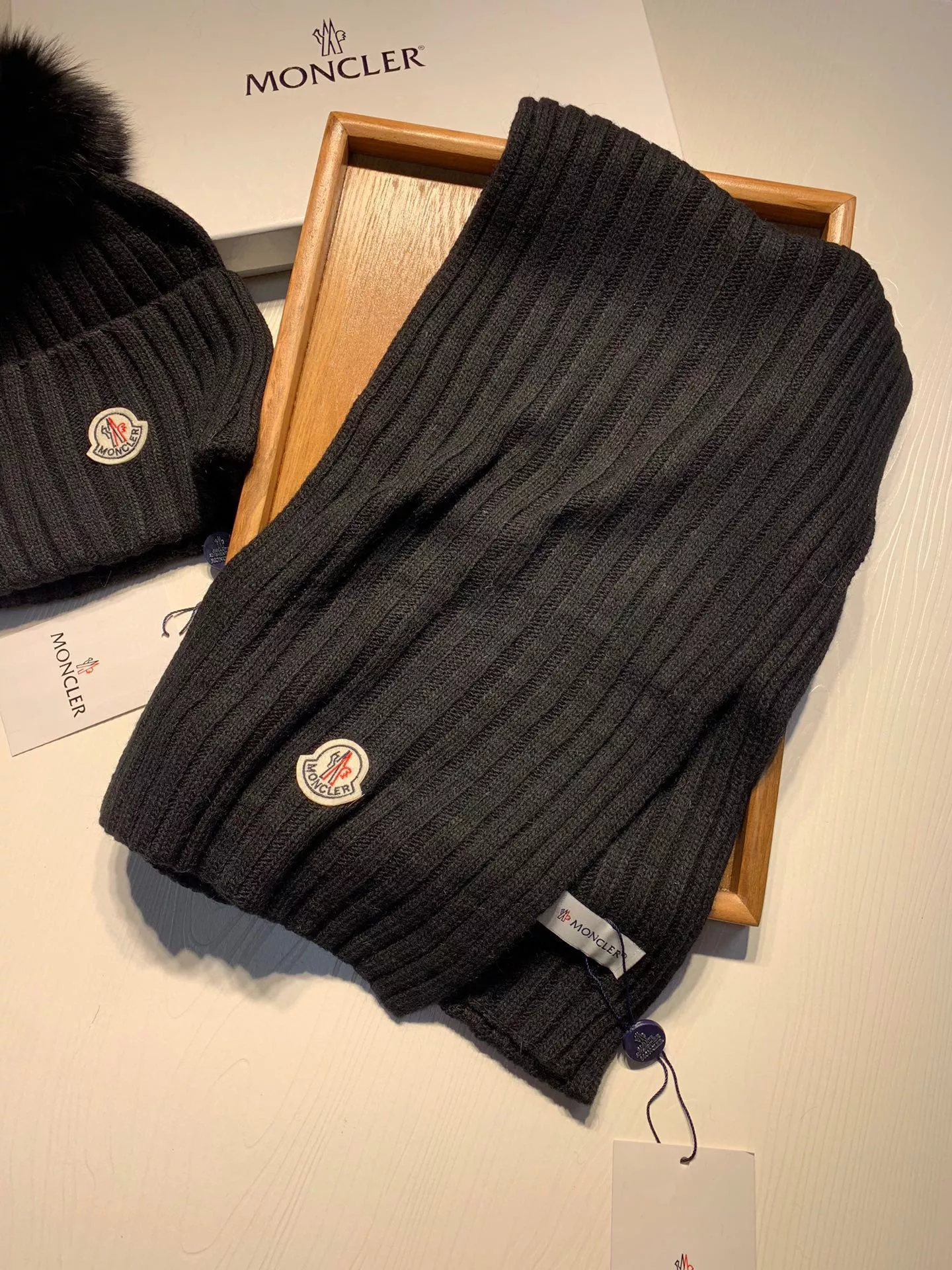 moncler hat and echapres set s_127ab121